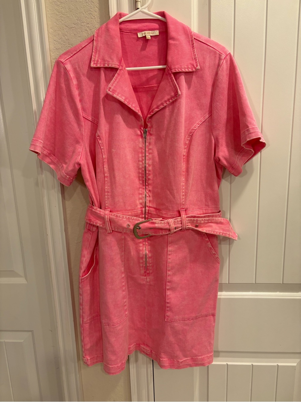 Skies Are Blue Bubblegum Pink
Short-Sleeve Belted Mini
Dress